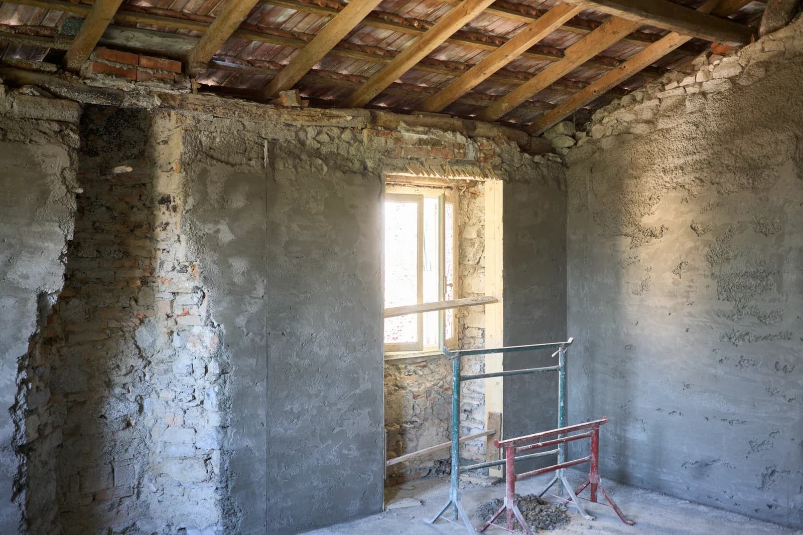 Isolation des combles : quel artisan choisir et quelles aides en 2026 ?
