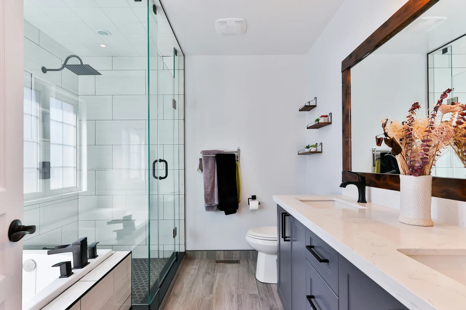 Refaire sa salle de bain : quel artisan appeler et dans quel ordre ?